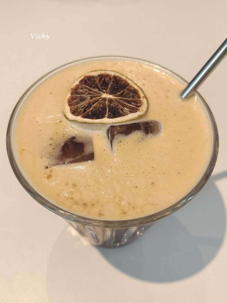 台南東區早午餐︱巷弄走走Cafe：隱身巷弄的純白美學，在極簡自家宅感受講究食材的溫度，附菜單