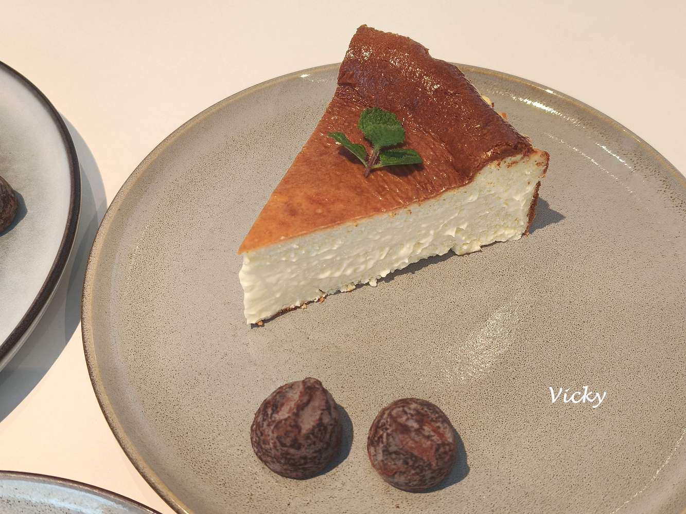 台南東區早午餐︱巷弄走走Cafe：隱身巷弄的純白美學，在極簡自家宅感受講究食材的溫度，附菜單