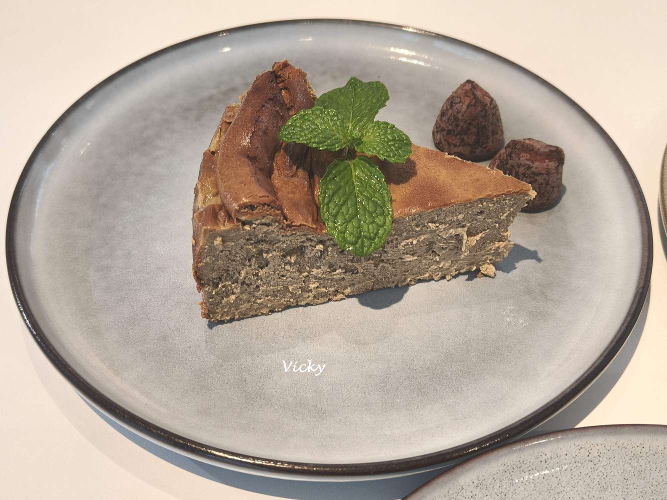 台南東區早午餐︱巷弄走走Cafe：隱身巷弄的純白美學，在極簡自家宅感受講究食材的溫度，附菜單