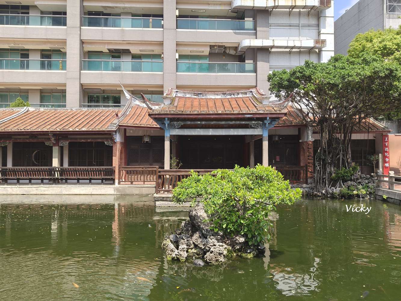 網站近期文章：台南中西區景點︱吳園藝文中心、公會堂與奉茶.十八卯：隱身台南市中心的世外桃源，來一場穿越中西日的時空野餐吧