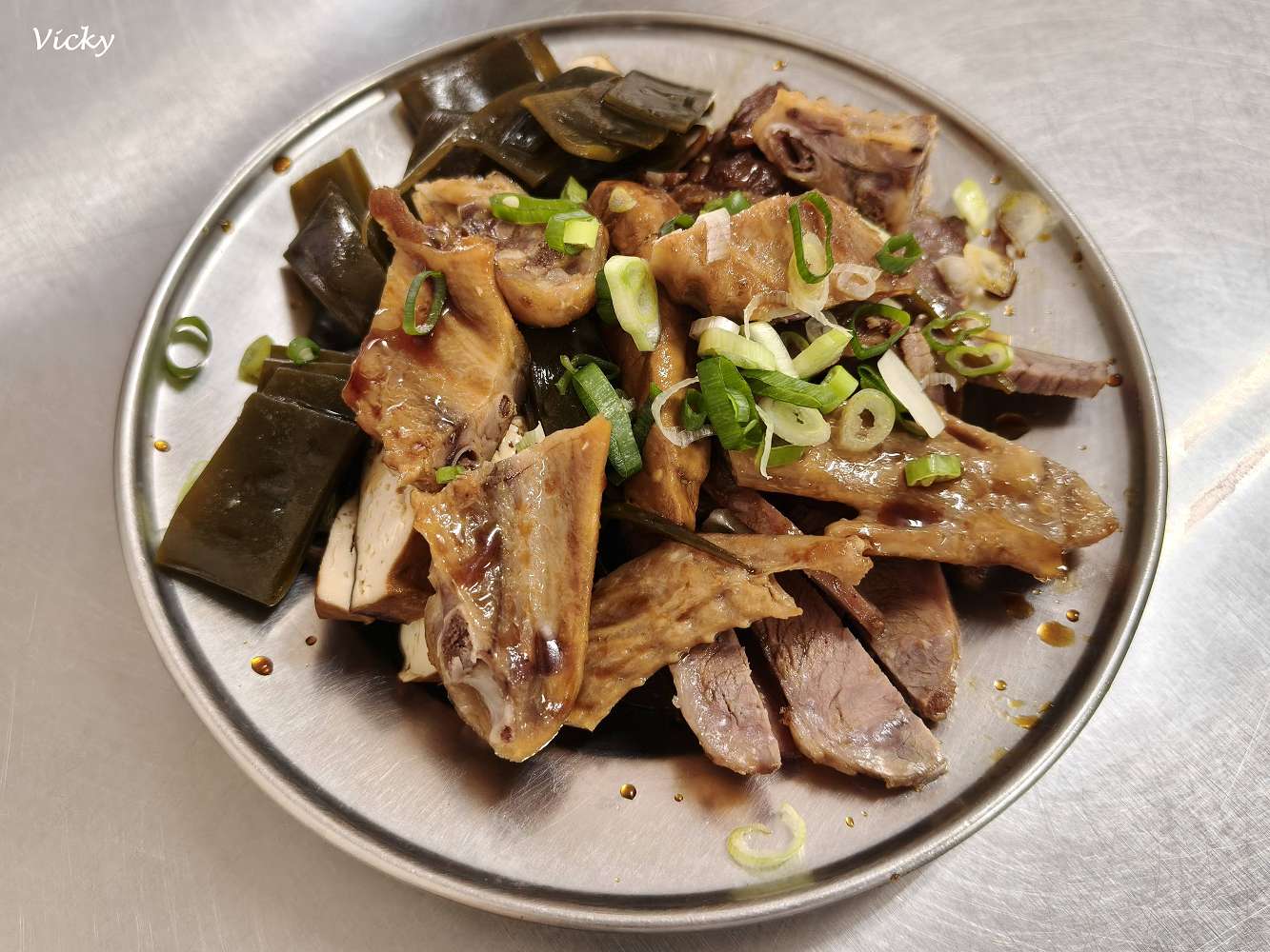 網站近期文章：台南歸仁美食︱阿榮老店自製外省麵：在地人帶路！乾淨有冷氣的質感麵食館，附菜單