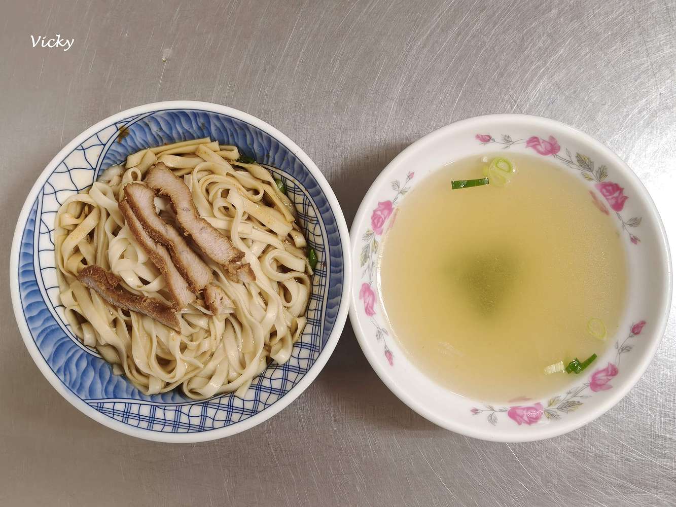 台南歸仁美食︱阿榮老店自製外省麵：在地人帶路！乾淨有冷氣的質感麵食館，附菜單