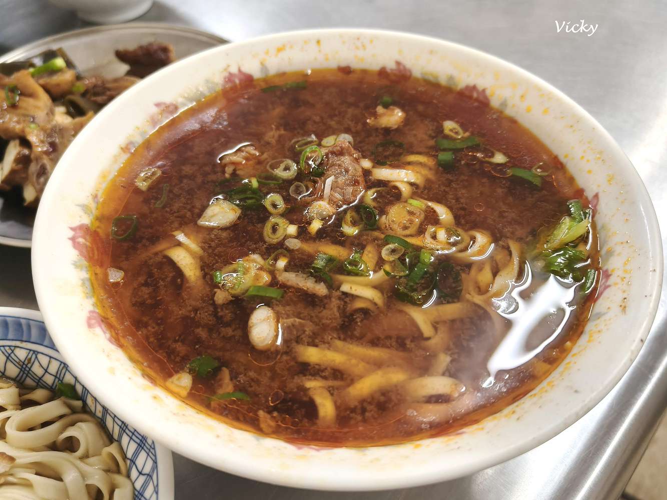 台南歸仁美食︱阿榮老店自製外省麵：在地人帶路！乾淨有冷氣的質感麵食館，附菜單