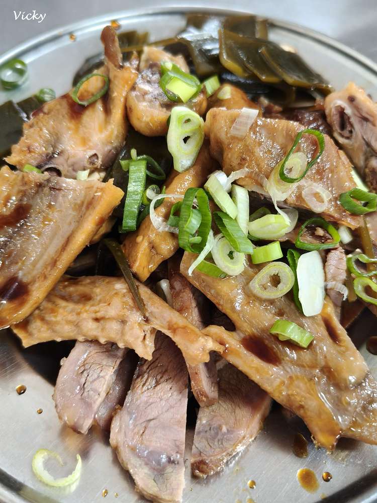 台南歸仁美食︱阿榮老店自製外省麵：在地人帶路！乾淨有冷氣的質感麵食館，附菜單