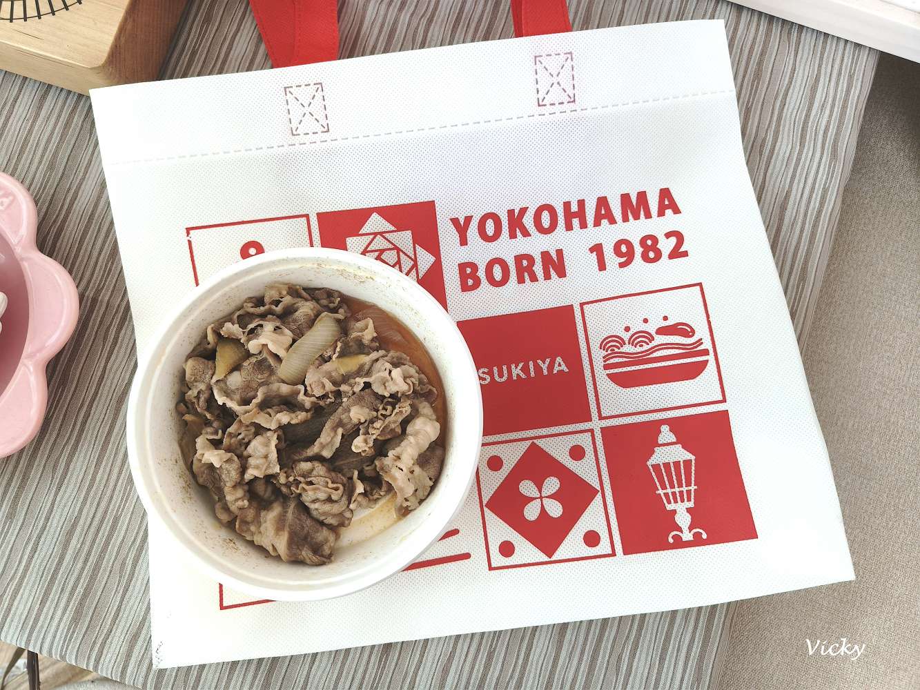 台南首間 SUKIYA すき家 食其家 開幕啦！台南棒球場前店：牛丼控絕對不能錯過的排隊名店！買餐盒送超萌環保袋