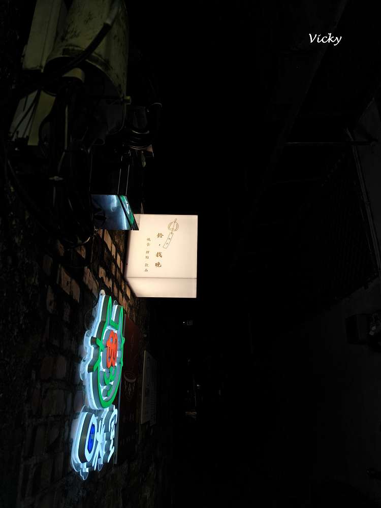 台南中西區美食︱新刀牛肉麵：濃郁番茄湯頭鎖住妳的心！文青風裝潢與必吃港式蔥油雞，附上附近逛街地圖