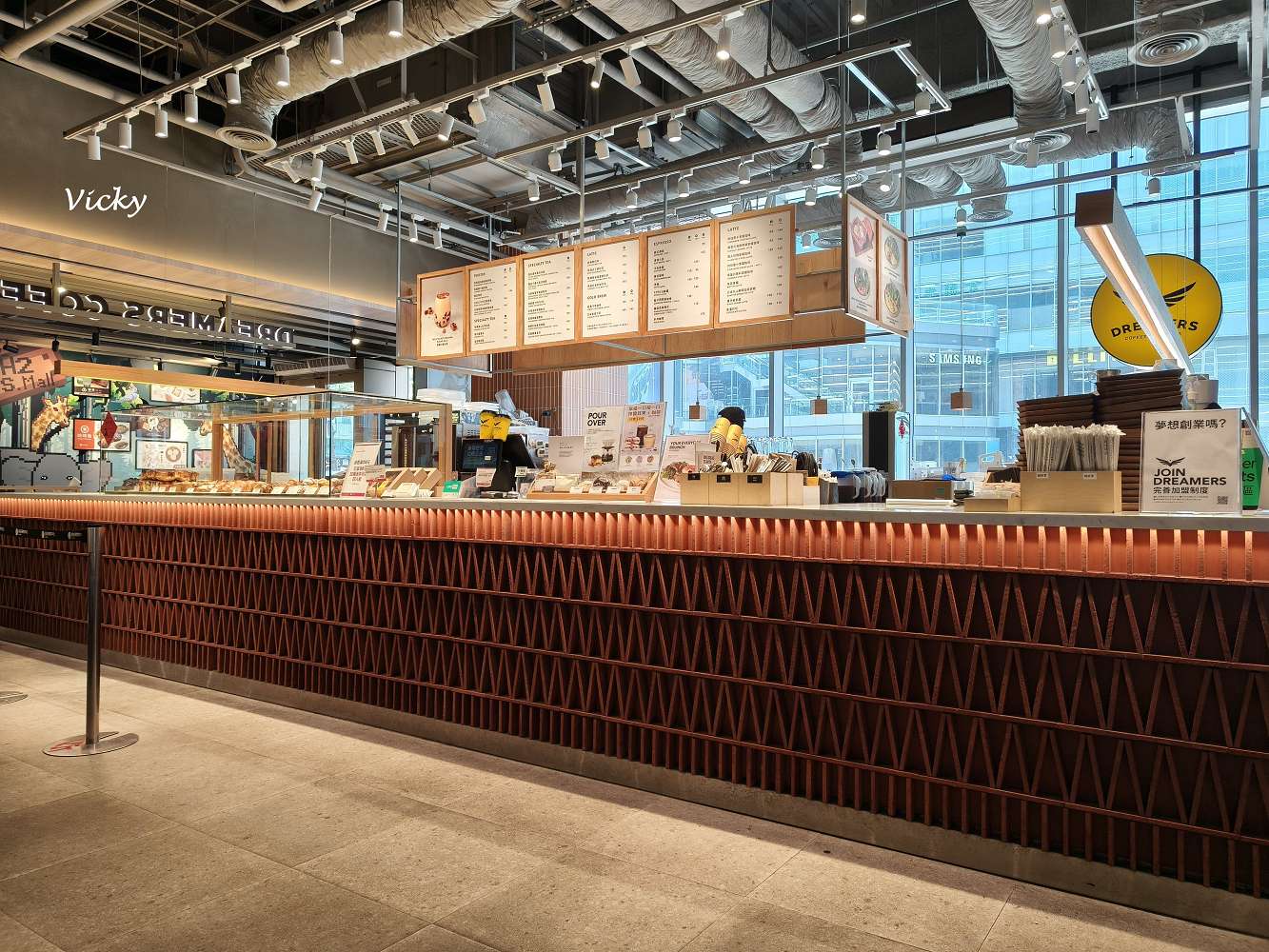 南紡購物中心美食︱Dreamers Coffee Roasters 南紡店：南紡二館質感輕食，酪梨控必訪的逛街充電站！