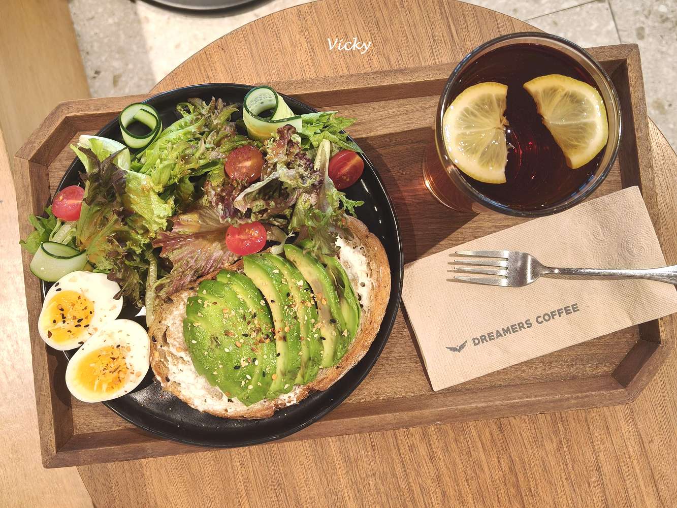 南紡購物中心美食︱Dreamers Coffee Roasters 南紡店：南紡二館質感輕食，酪梨控必訪的逛街充電站！