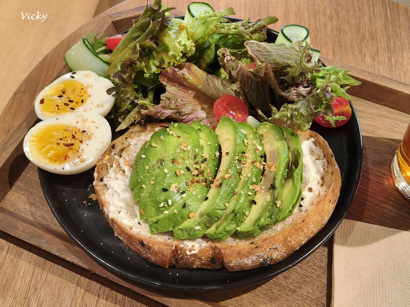 網站近期文章：南紡購物中心美食︱Dreamers Coffee Roasters 南紡店：南紡二館質感輕食，酪梨控必訪的逛街充電站！