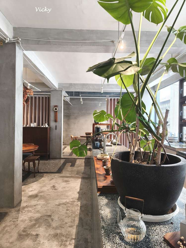 台南東區 隱藏版下午茶︱蔛菟 HUTU：森林系茶館俯瞰綠意草地，隱身二樓的桃花源