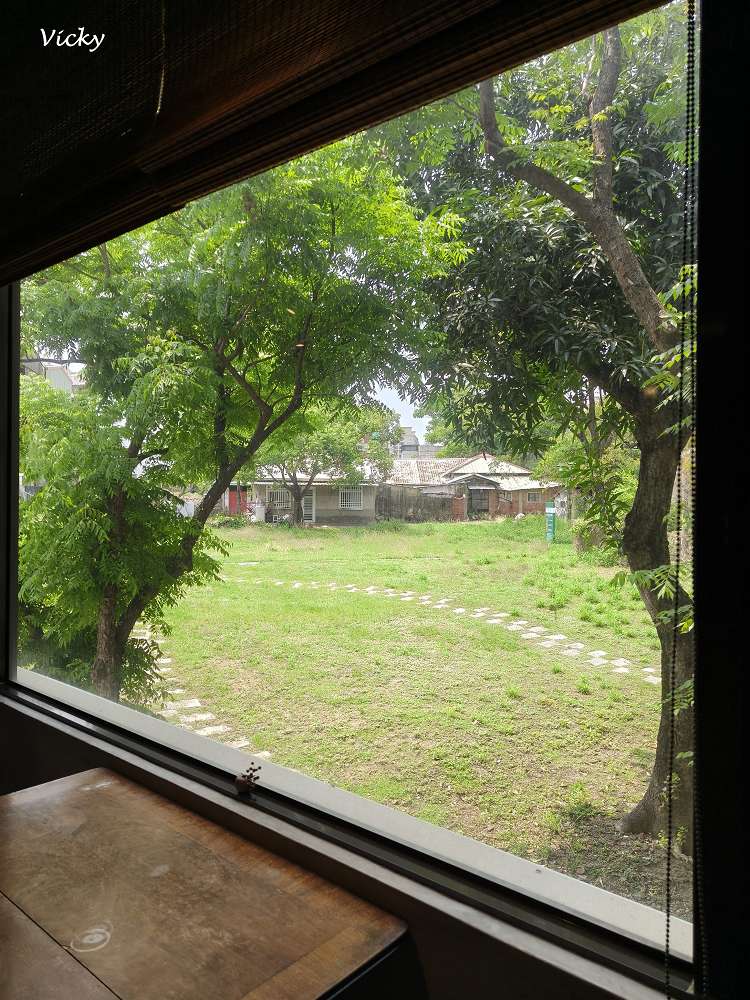 台南東區 隱藏版下午茶︱蔛菟 HUTU：森林系茶館俯瞰綠意草地，隱身二樓的桃花源