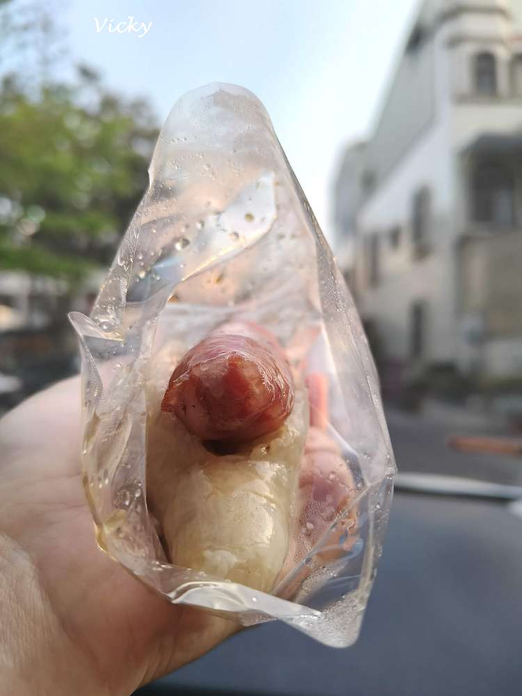 台南文南路排隊美食：一中街大輪紅豆餅與關東煮香腸大腸攤，下午點心鹹甜一次滿足！