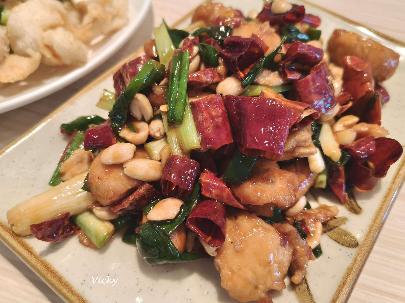 網站近期文章：台南聚餐︱吾亦私永華店：寬敞空間與溫馨家常菜，全家聚餐的幸福首選