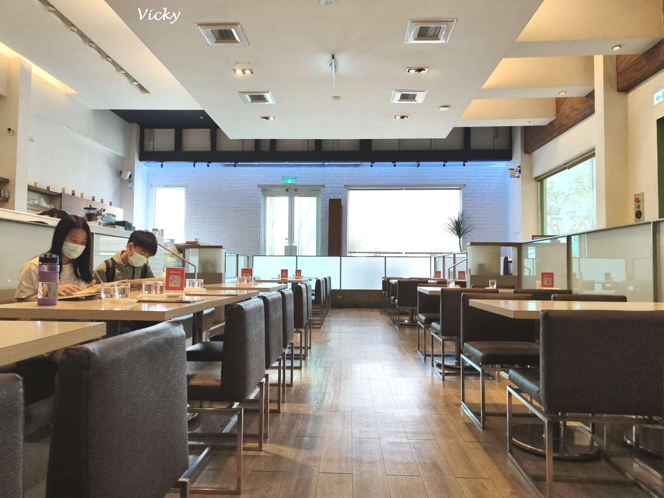 台南聚餐︱吾亦私永華店：寬敞空間與溫馨家常菜，全家聚餐的幸福首選