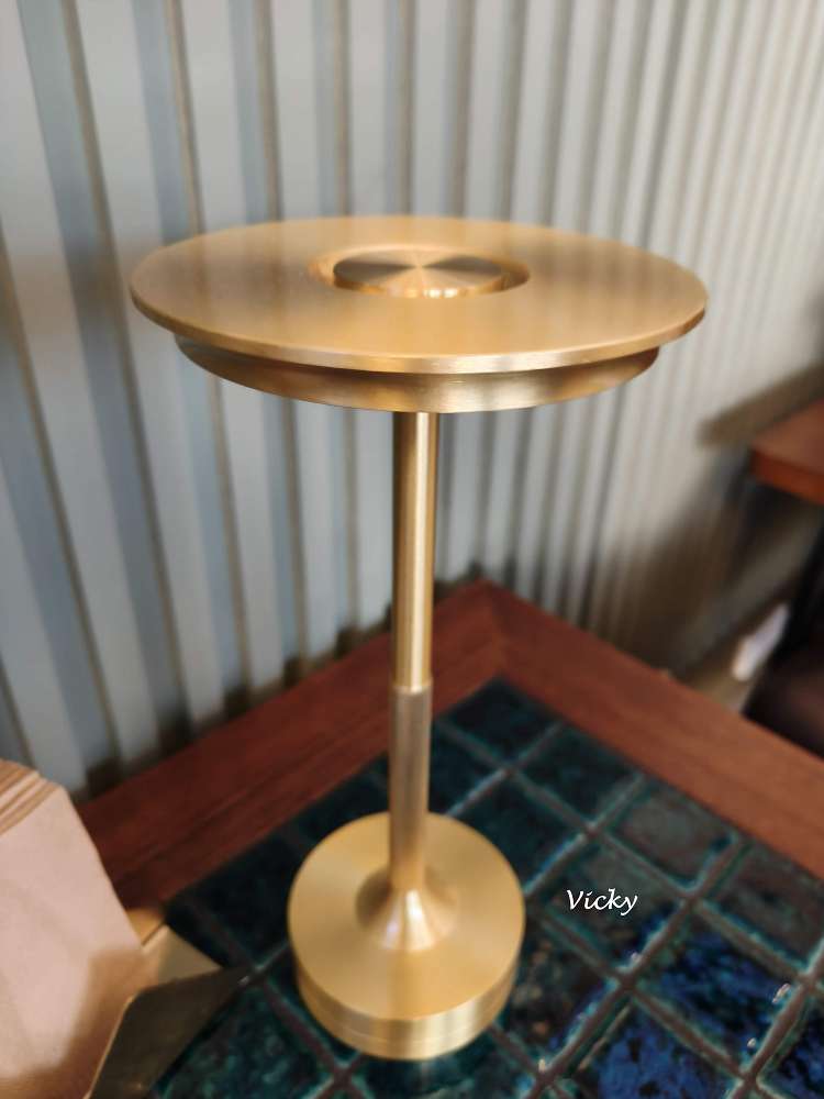 台南北區咖啡廳｜股倉咖啡 STOCK COFFEE：看盤累了嗎？來這喝杯「漲停板」咖啡吧！蘋安美式喝起來！