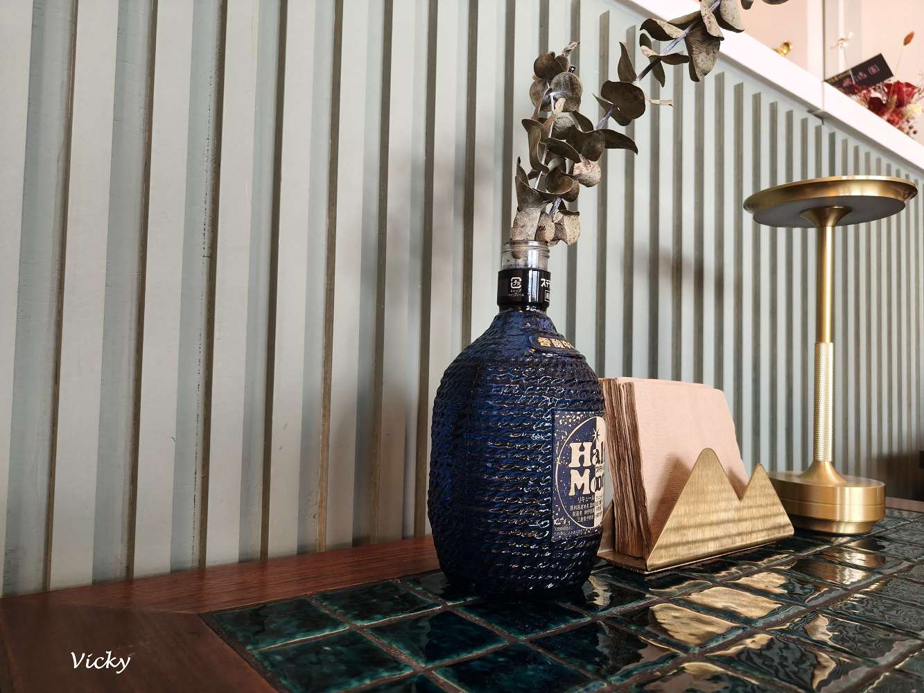 台南北區咖啡廳｜股倉咖啡 STOCK COFFEE：看盤累了嗎？來這喝杯「漲停板」咖啡吧！蘋安美式喝起來！