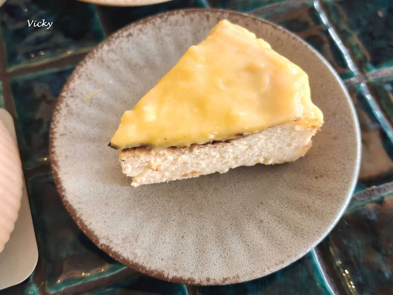 台南北區咖啡廳｜股倉咖啡 STOCK COFFEE：看盤累了嗎？來這喝杯「漲停板」咖啡吧！蘋安美式喝起來！