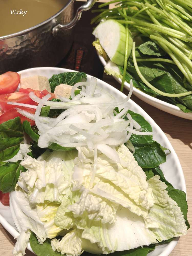 嘉義火鍋推薦｜和牛涮 日式鍋物放題 嘉義垂楊店：768 元套餐，極上和牛雪花吃到飽，小資也能實現和牛自由！