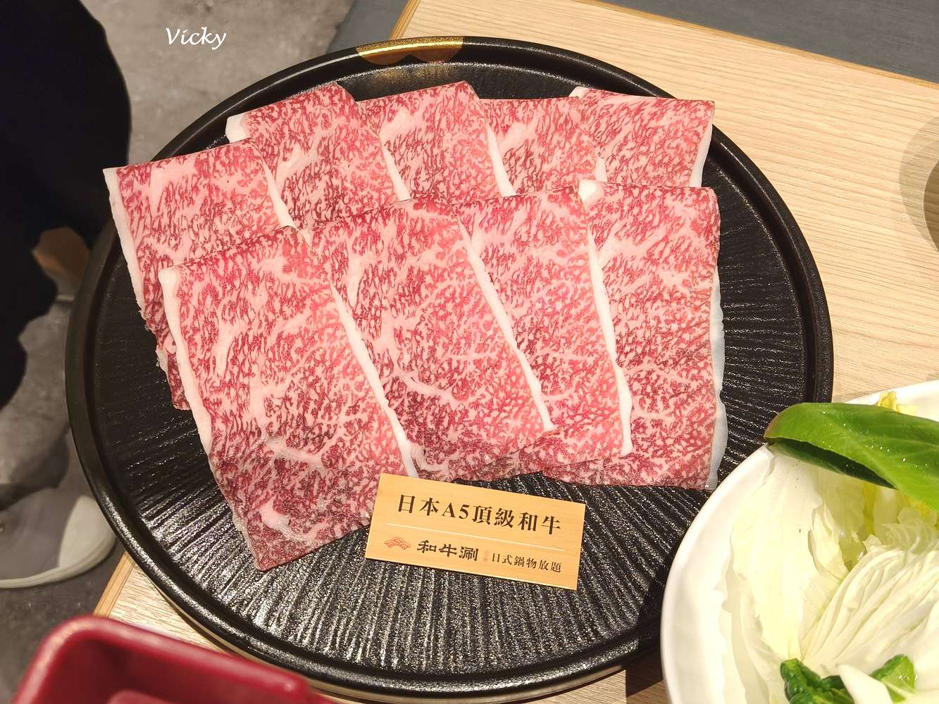 嘉義火鍋推薦｜和牛涮 日式鍋物放題 嘉義垂楊店：768 元套餐，極上和牛雪花吃到飽，小資也能實現和牛自由！