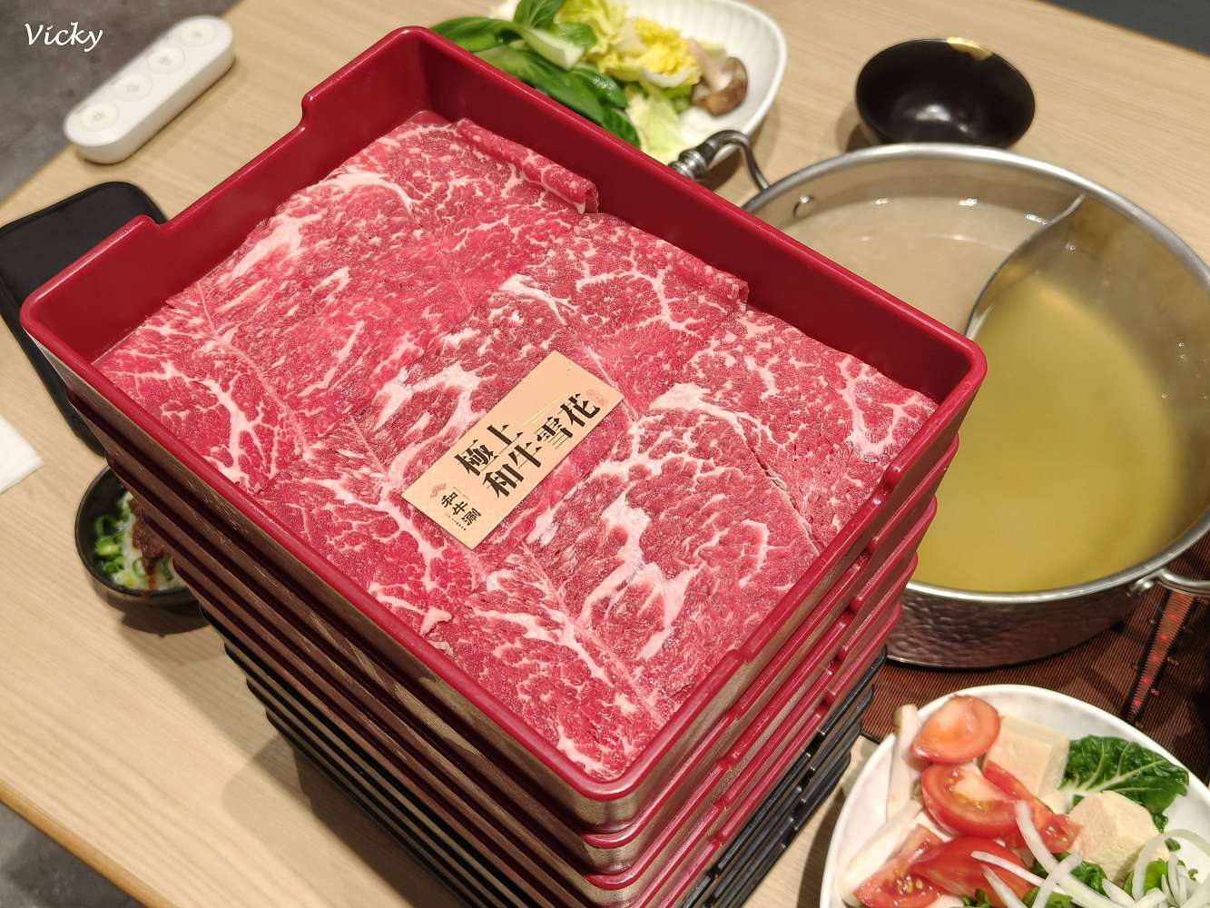 嘉義火鍋推薦｜和牛涮 日式鍋物放題 嘉義垂楊店：768 元套餐，極上和牛雪花吃到飽，小資也能實現和牛自由！