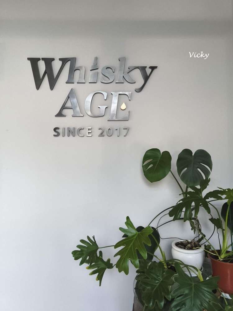 2026 台南下午茶推薦｜艾雷重擊：台南南區水交社路上的微醺圖書館，不限時高質感咖啡與甜點空間