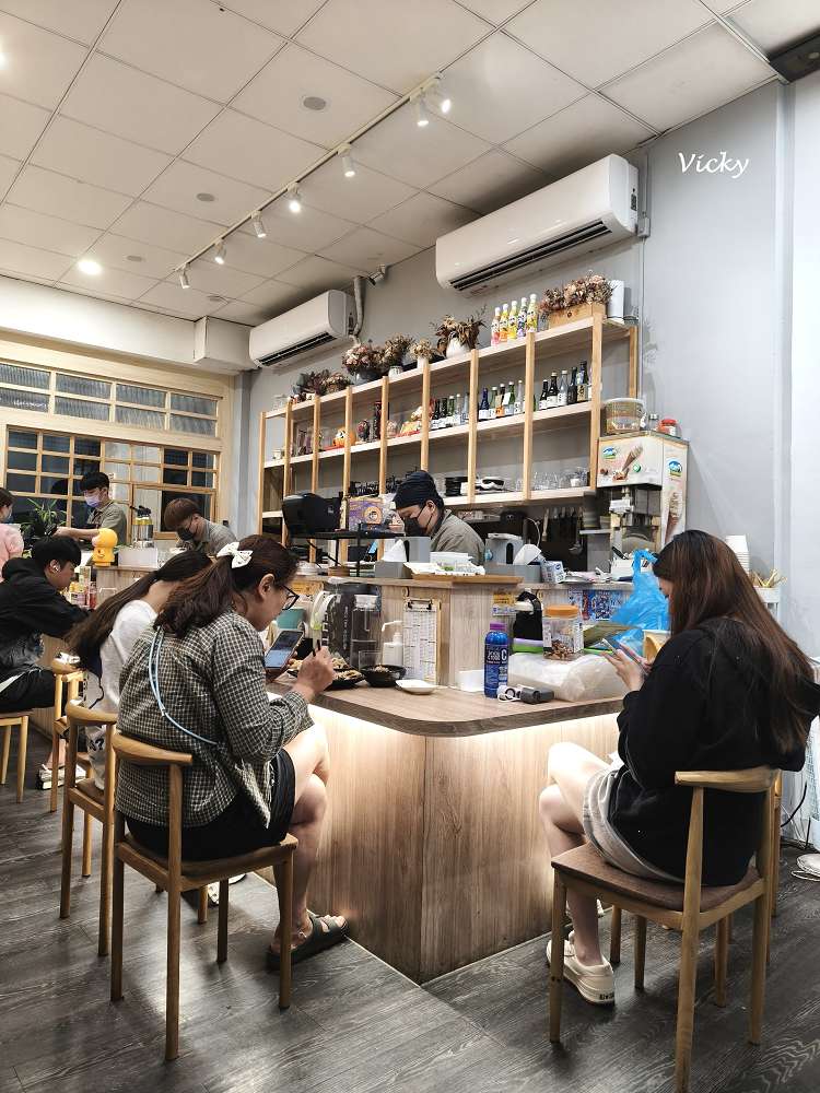 台南美食︱御壽屋：必吃炙燒鮭魚與一夜干，溫馨感爆棚的家庭料理，附菜單