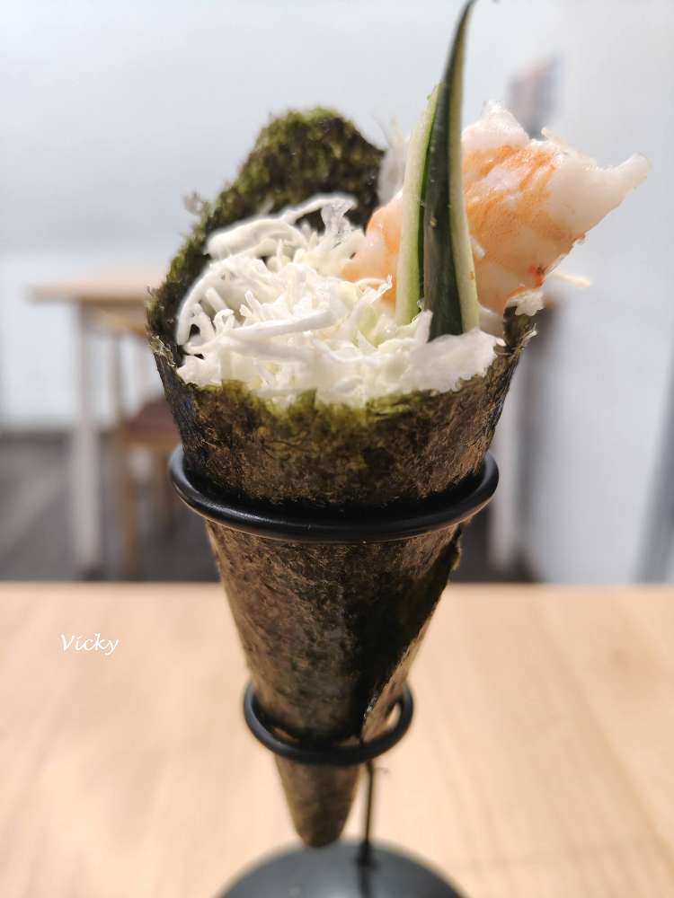 台南美食︱御壽屋：必吃炙燒鮭魚與一夜干，溫馨感爆棚的家庭料理，附菜單