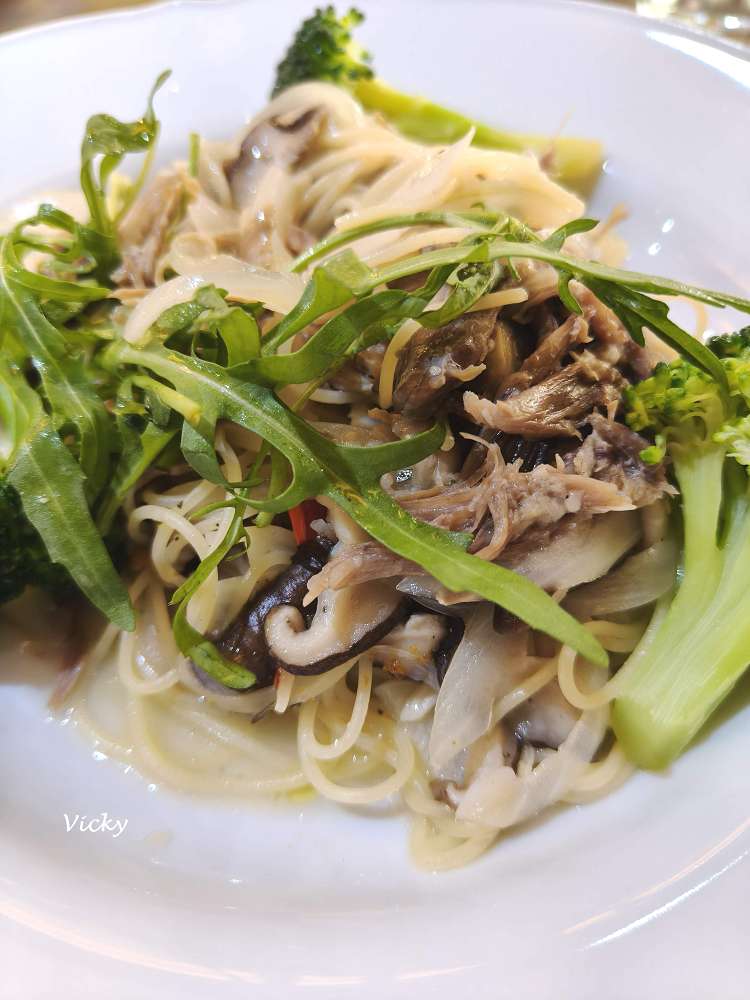 台南中西區美食｜暖心時光 義法小館：蒜香油鴨封腿與天使細麵的溫柔邂逅，附菜單連結