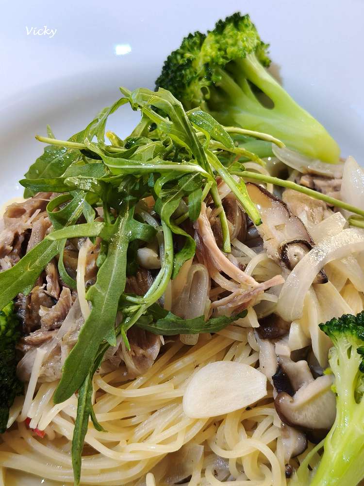 台南中西區美食｜暖心時光 義法小館：蒜香油鴨封腿與天使細麵的溫柔邂逅，附菜單連結