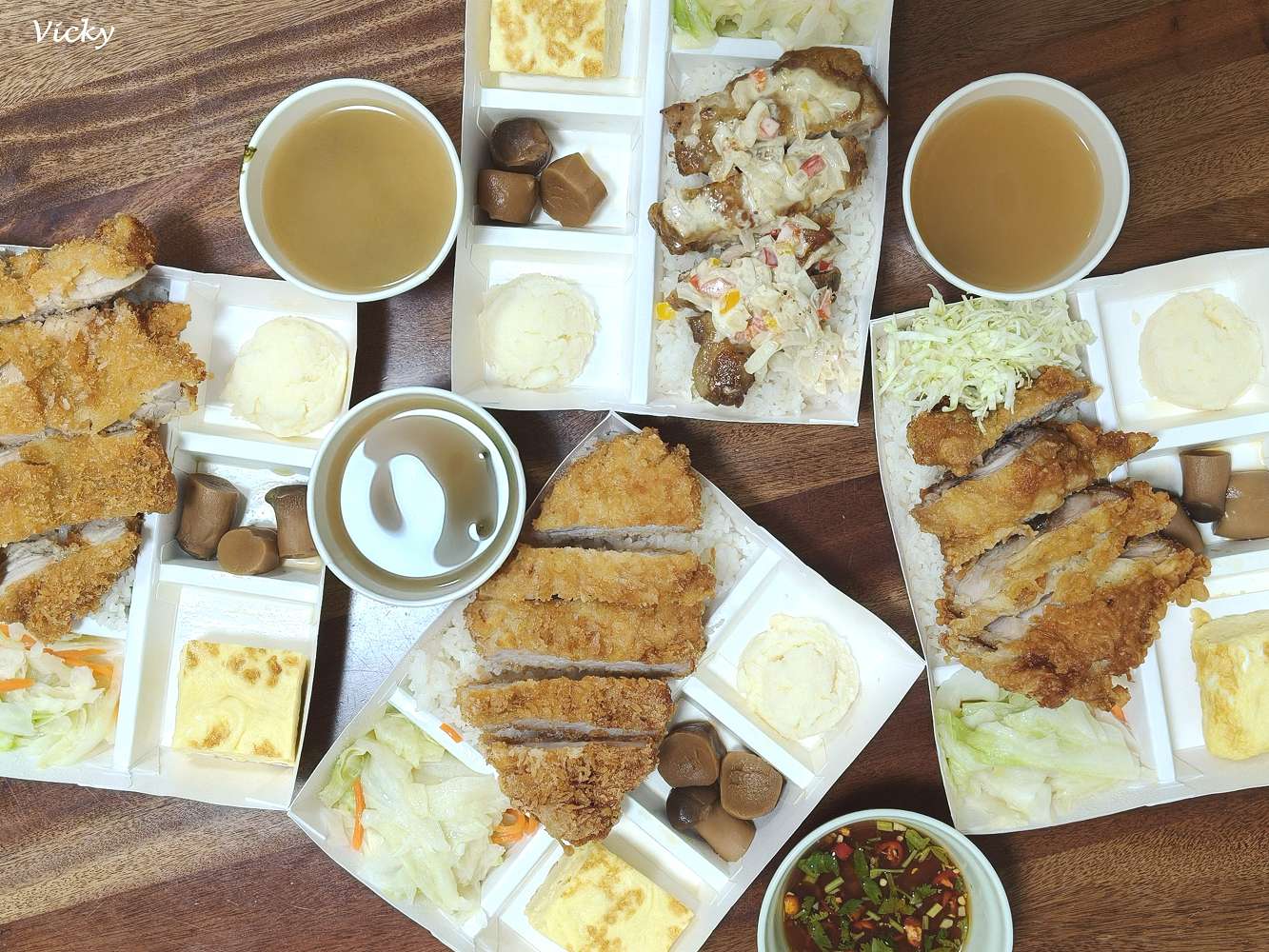台南東區美食︱元味屋和風洋食:豬排厚度爆表!育樂街上享受大滿足的幸福滋味,附菜單 台南東區美食︱元味屋和風洋食:豬排厚度爆表!育樂街上享受大滿足的幸福滋味,附菜單