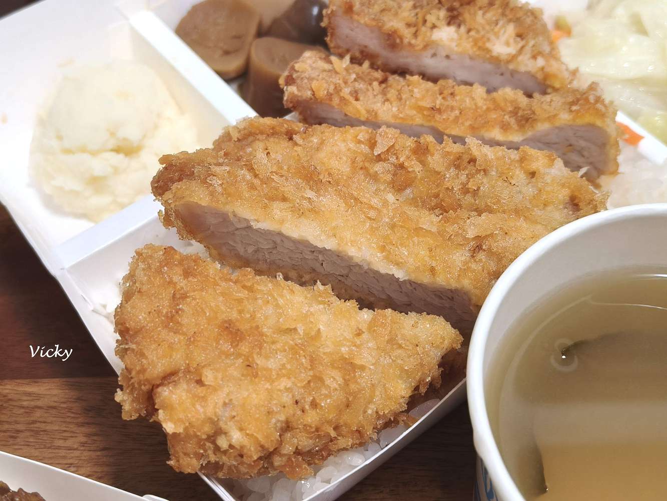 台南東區美食︱元味屋和風洋食:豬排厚度爆表!育樂街上享受大滿足的幸福滋味,附菜單 台南東區美食︱元味屋和風洋食:豬排厚度爆表!育樂街上享受大滿足的幸福滋味,附菜單