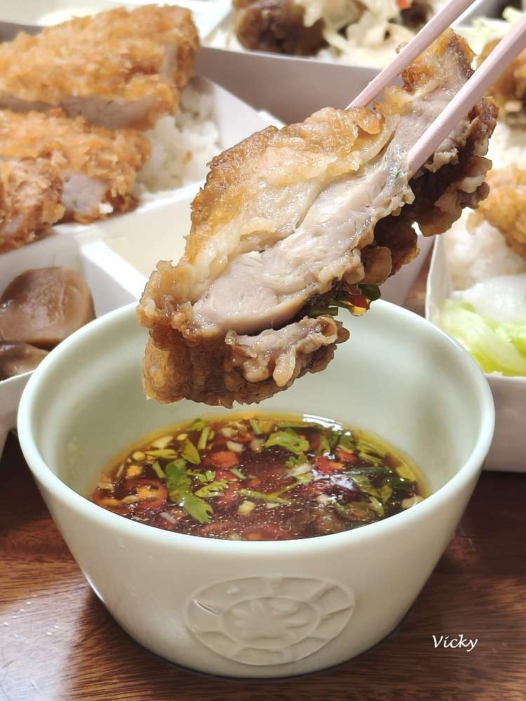 台南東區美食︱元味屋和風洋食:豬排厚度爆表!育樂街上享受大滿足的幸福滋味,附菜單 台南東區美食︱元味屋和風洋食:豬排厚度爆表!育樂街上享受大滿足的幸福滋味,附菜單