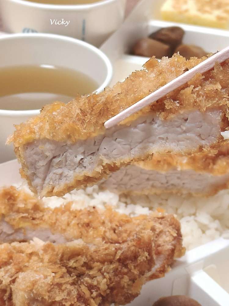 台南東區美食︱元味屋和風洋食:豬排厚度爆表!育樂街上享受大滿足的幸福滋味,附菜單 台南東區美食︱元味屋和風洋食:豬排厚度爆表!育樂街上享受大滿足的幸福滋味,附菜單