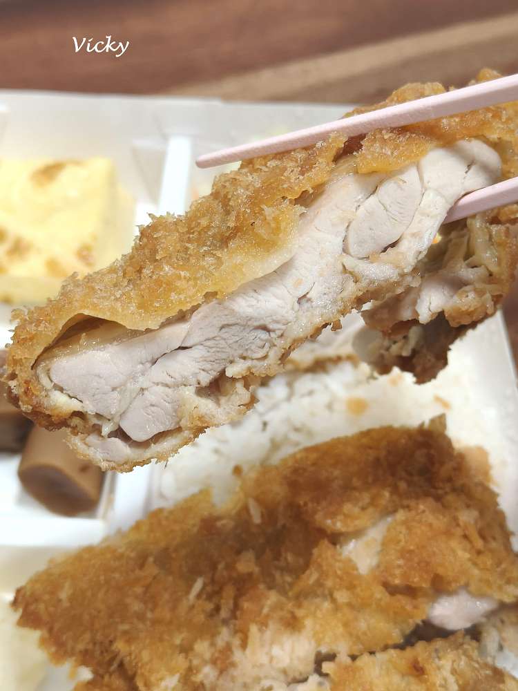 台南東區美食︱元味屋和風洋食:豬排厚度爆表!育樂街上享受大滿足的幸福滋味,附菜單 台南東區美食︱元味屋和風洋食:豬排厚度爆表!育樂街上享受大滿足的幸福滋味,附菜單