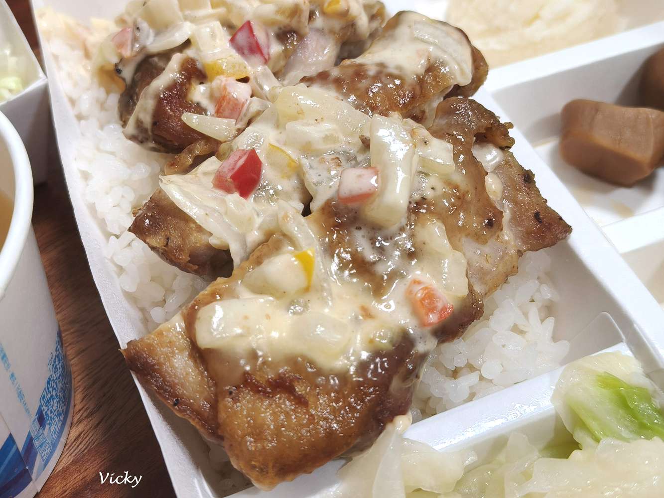 台南東區美食︱元味屋和風洋食:豬排厚度爆表!育樂街上享受大滿足的幸福滋味,附菜單 台南東區美食︱元味屋和風洋食:豬排厚度爆表!育樂街上享受大滿足的幸福滋味,附菜單