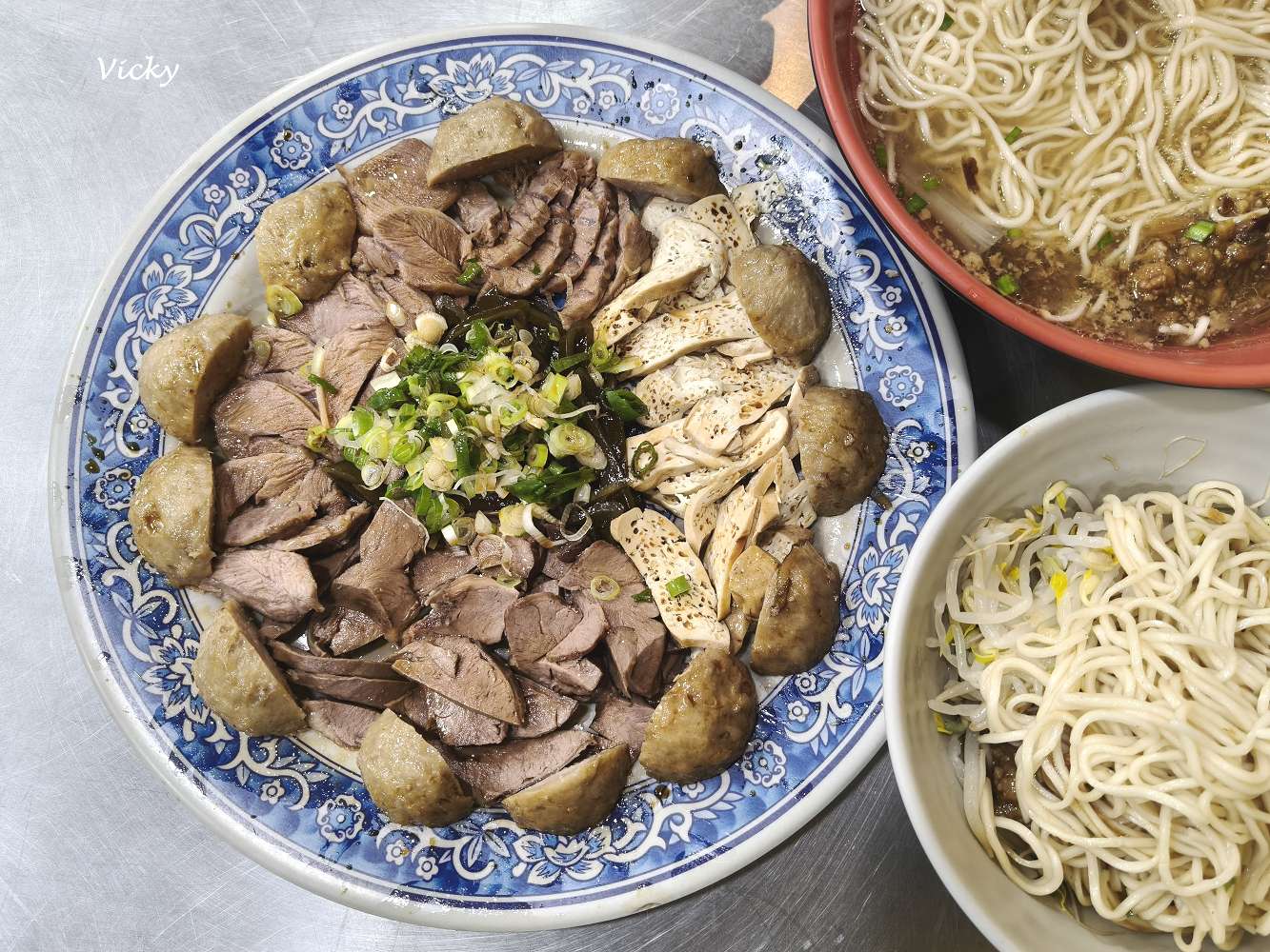 網站近期文章：台南南區美食︱蔡桑麵食館：傳承四十年的外省麵老店，價格親民的日常滋味，附菜單