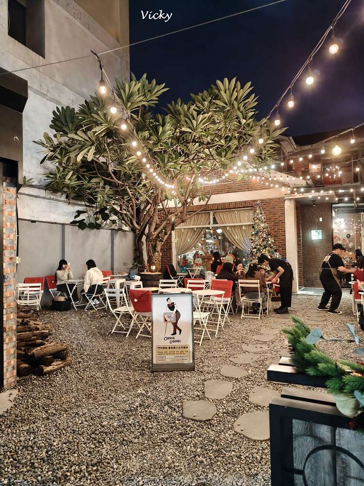 台南中西區早午餐推薦︱Corner Square 咫尺角落：老屋復古氛圍，白天早午餐與夜晚微醺的完美用餐饗宴