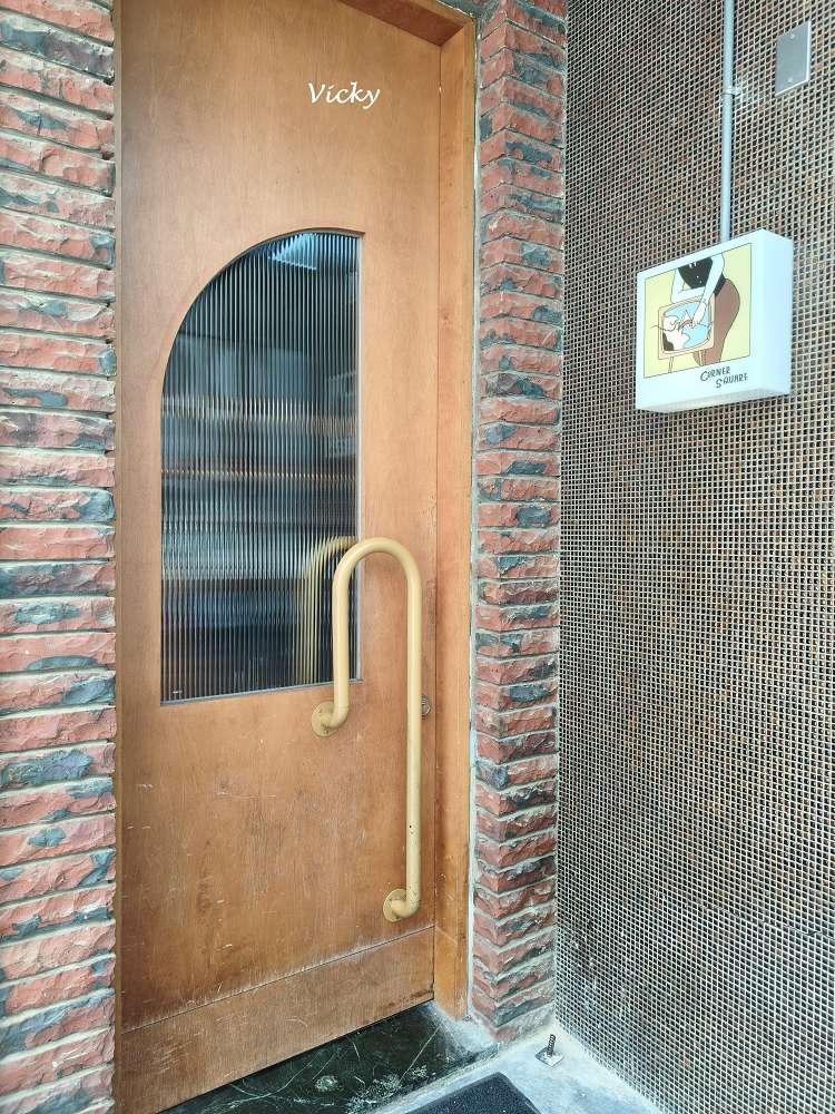 台南中西區早午餐推薦︱Corner Square 咫尺角落：老屋復古氛圍，白天早午餐與夜晚微醺的完美用餐饗宴