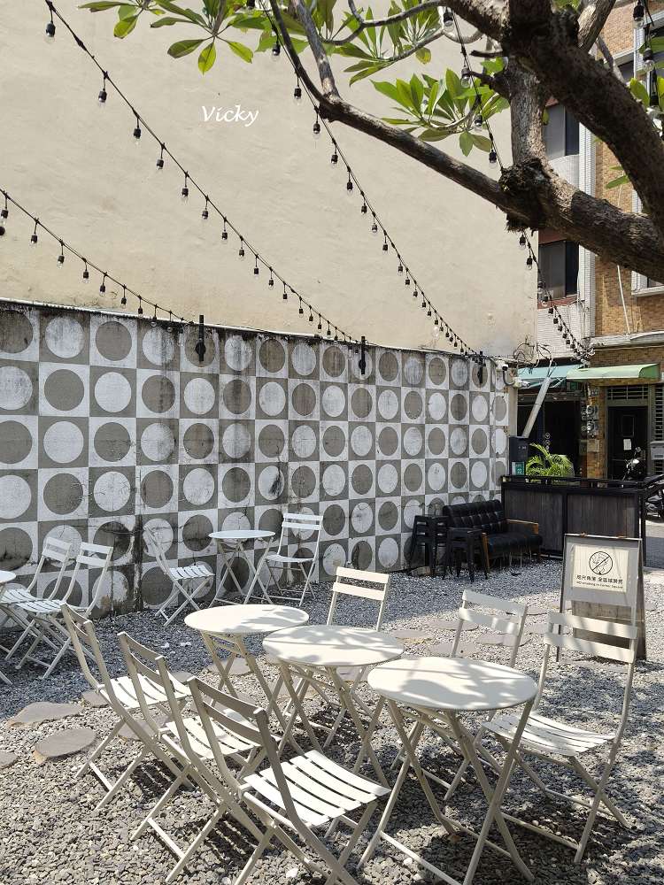 台南中西區早午餐推薦︱Corner Square 咫尺角落：老屋復古氛圍，白天早午餐與夜晚微醺的完美用餐饗宴