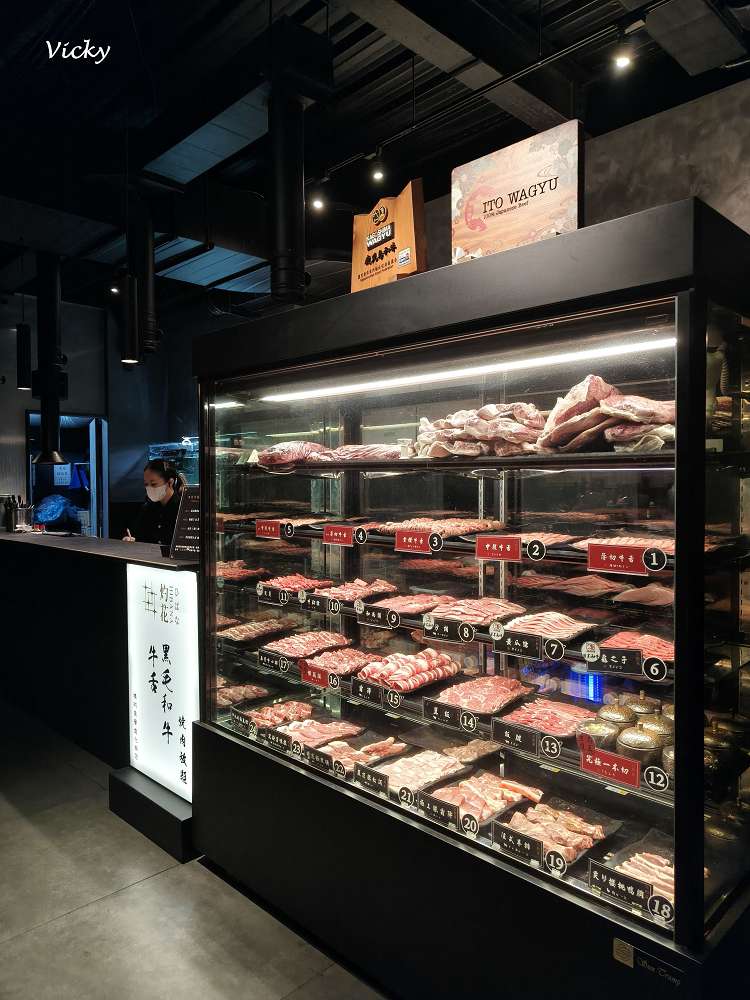 網站近期文章：台南燒肉︱灼花燒肉Hibana × 深煙酒吧Shinen：美術館旁，暗黑系質感與白色夢幻甜點的強烈對比！
