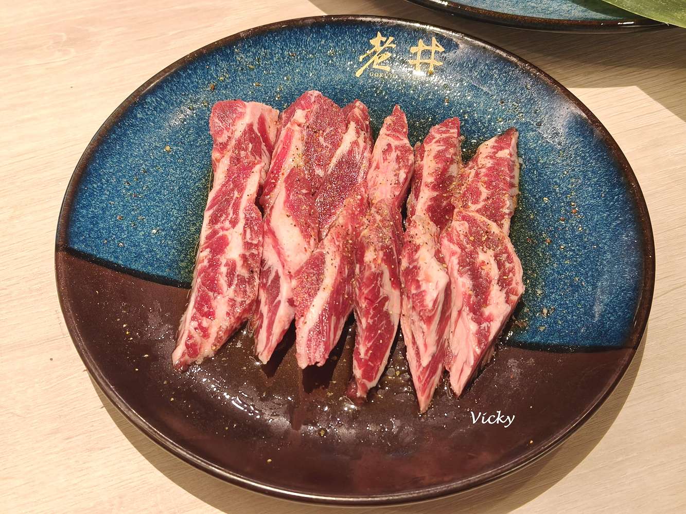 台南燒肉推薦︱老井極上燒肉 台南府前店：試營運大排長龍！30cm 厚切牛舌與極品和牛的頂級饗宴，附菜單
