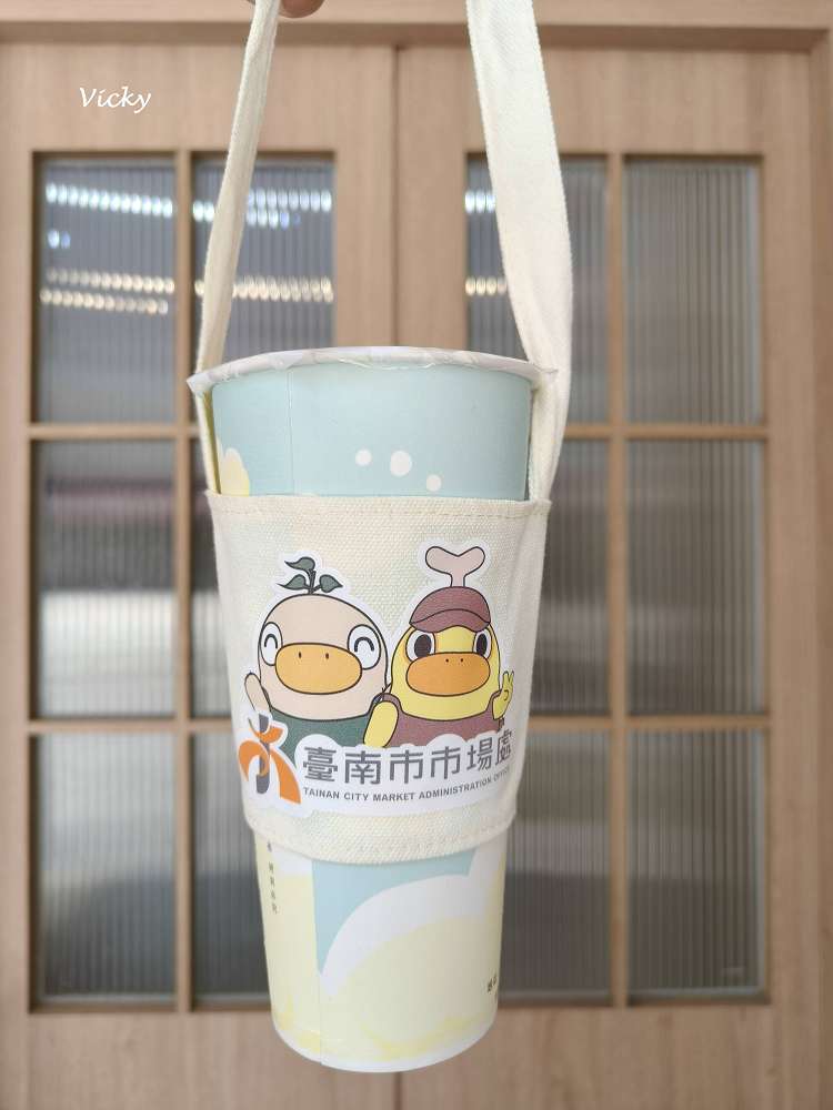 台南東區必喝！「小塔芋頭西米露專賣店」芋泥多到像在吃粥，厚實到要用湯匙才喝得動！飲料單