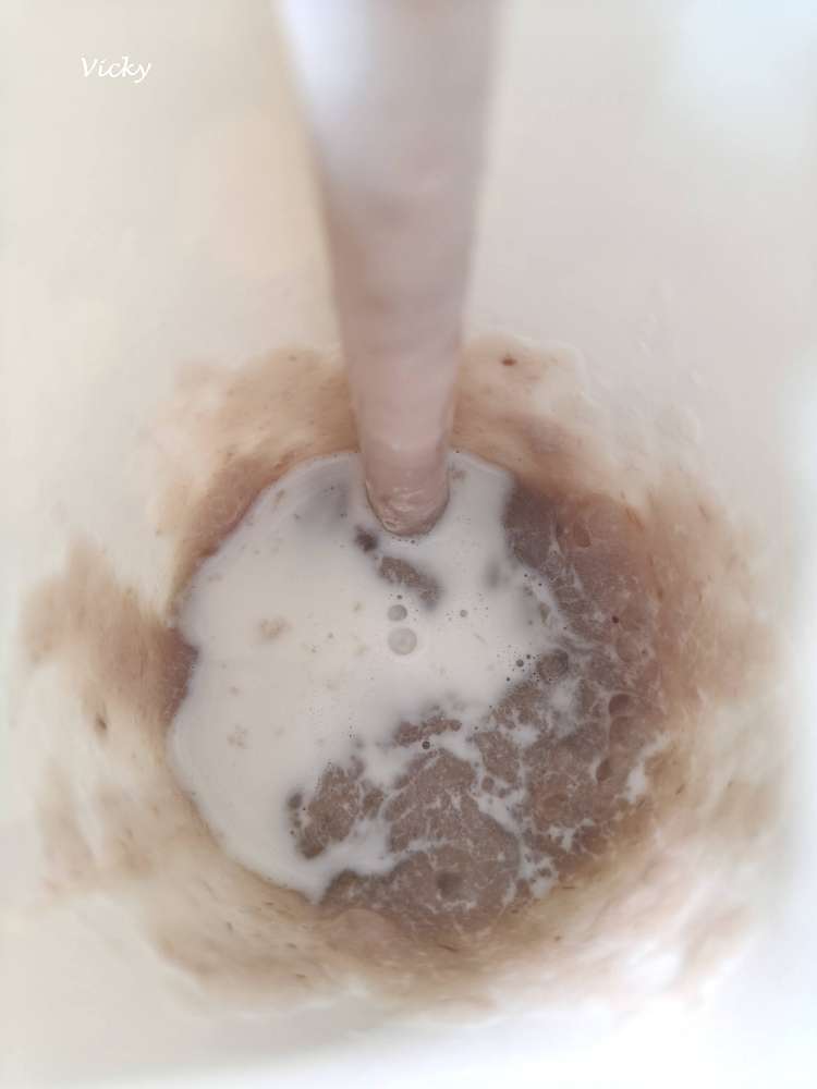 台南東區必喝！「小塔芋頭西米露專賣店」芋泥多到像在吃粥，厚實到要用湯匙才喝得動！飲料單