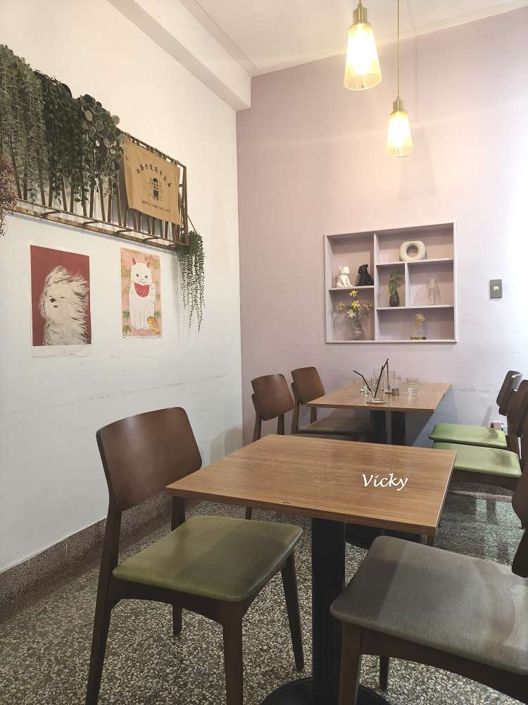 台南寵物友善餐廳︱肥窩咖啡：鄰近兌悅門的人氣早午餐，帶毛孩享受巴斯克與鬆餅球的療癒時光