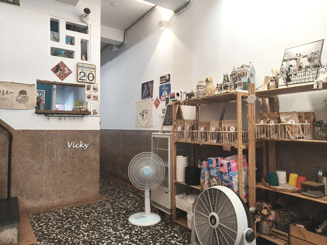 台南寵物友善餐廳︱肥窩咖啡：鄰近兌悅門的人氣早午餐，帶毛孩享受巴斯克與鬆餅球的療癒時光