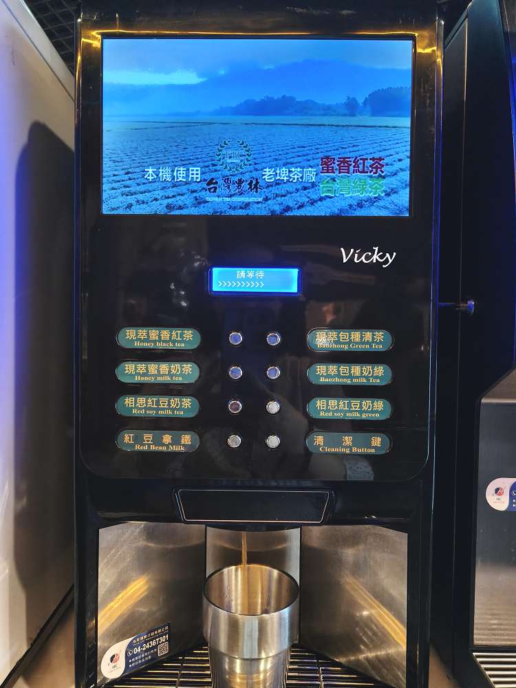 台南火鍋吃到飽|尬麻火鍋聚場:東區奢華夜店風,大沙發超舒服!平日與深夜宵夜只要499元起,激推日本A5黑毛和牛、招牌小酥肉,還有黑貓機器人送餐太可愛! 台南火鍋吃到飽|尬麻火鍋聚場:東區奢華夜店風,大沙發超舒服!平日與深夜宵夜只要499元起,激推日本A5黑毛和牛、招牌小酥肉,還有黑貓機器人送餐太可愛!