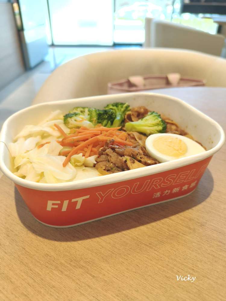 台南仁德咖啡廳︱路易莎台南昌益門市新開幕!超大落地窗、燒肉飯,高 CP 值辦公讀書新據點 台南仁德咖啡廳︱路易莎台南昌益門市新開幕!超大落地窗、燒肉飯,高 CP 值辦公讀書新據點