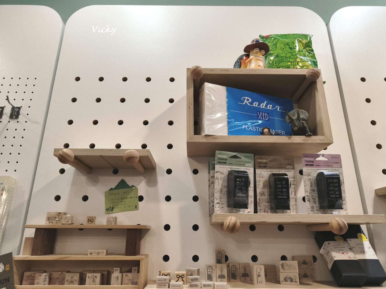 台南文具店推薦︱摸鼻子文房具 雅士行：手帳控與貼紙迷的寶藏天堂，一秒點燃妳的文具魂！