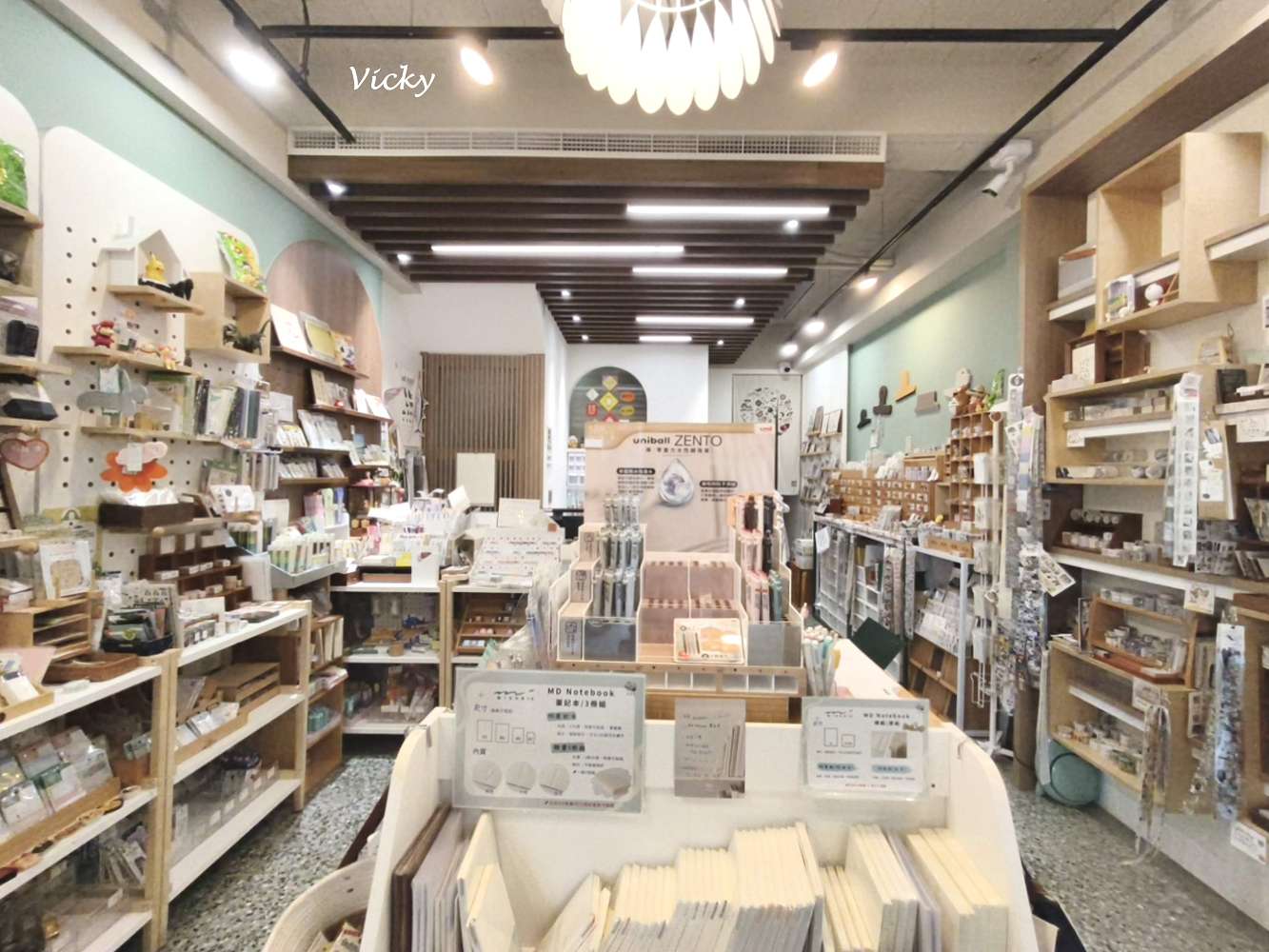 網站近期文章：台南文具店推薦︱摸鼻子文房具 雅士行：手帳控與貼紙迷的寶藏天堂，一秒點燃妳的文具魂！