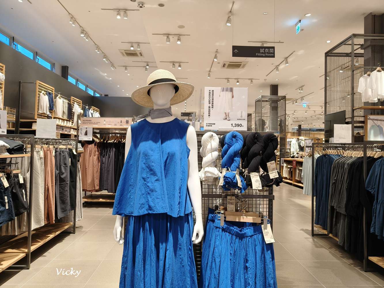 高雄岡山景點推薦︱MUJI 無印良品 岡山門巿：全台首間獨立路面店！獨家台灣瀕危動物玻璃杯、超大在地小市集與質感咖啡廳